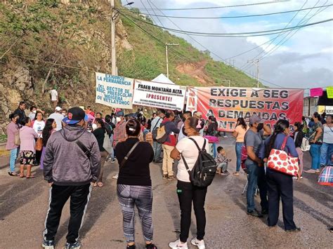 Bloquean Maestros Del Snte En Tlapa Para Exigir Recategorizaciones