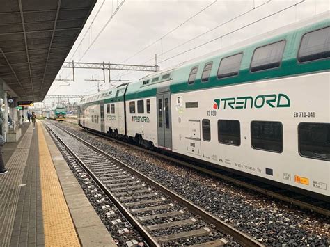 Lombardia Trenord Fa Causa Ai Pendolari Chiesti 10 000 Euro Per Un