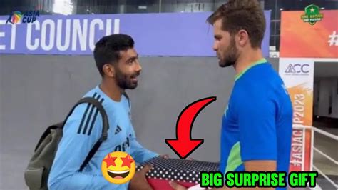 Shaheen Shah Afridi Gives Jasprit Bumrah A Big Surprise T 🤩 Shaheen And Bumrah Bond 🔥