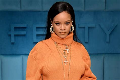 Rihanna Muestra Por Primera Vez El Rostro De Su Beb