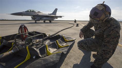 Marines Refuel Usaf F 16s At Iwakuni Alert 5