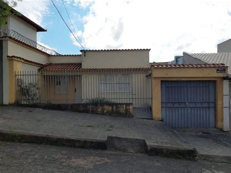 Casa 5 quartos à venda no bairro São Geraldo em Barbacena Casa Nova