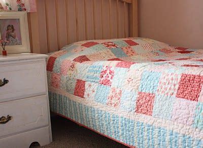 Red Aqua And Pink Quilt Diary Of A Quilter A Quilt Blog Pink