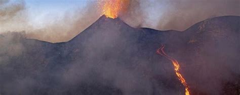 Italia En M Ximo Nivel De Alerta Por Erupci N Del Volc N Estr Mboli