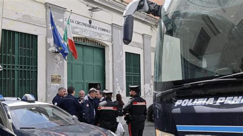 Scosse A Pozzuoli La Notte Delle Detenute Nel Carcere Femminile Evacuato