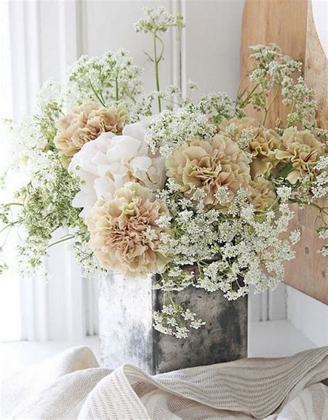 UN RAMO DE CLAVELES MUY ROMÁNTICO | Floral designs arrangements, Flower ...