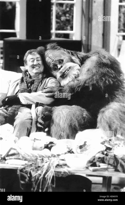 HARRY AND THE HENDERSONS, from left: Tom Poston, Kevin Peter Hall as ...