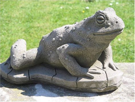 Dragonstone Toad Garden Statue Amazon Co Uk Garden Outdoors