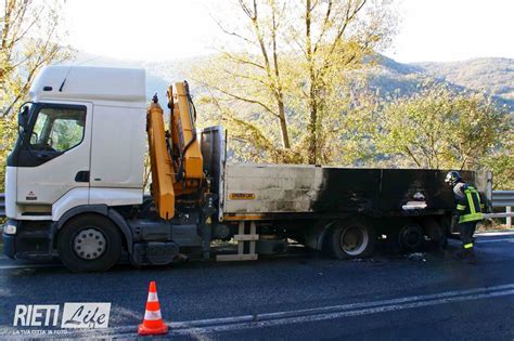 A Fuoco Tir Carico Di Legname Rieti Life