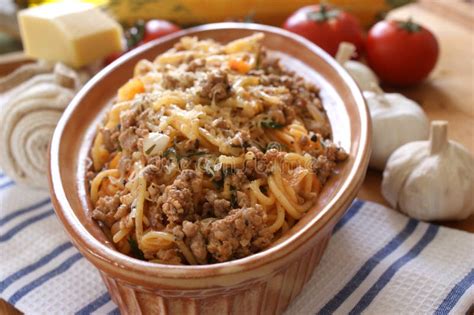 Spaghetti With Mince Meat And Tomato Sauce Stock Images - Image: 10483944