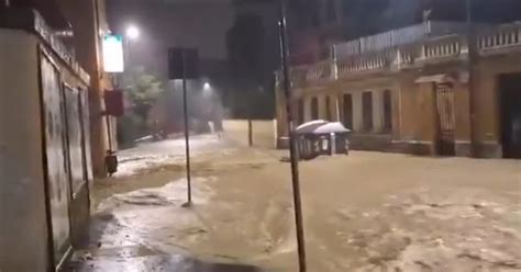 Alluvione a Bologna tutta la città sommersa paura e scene infernali