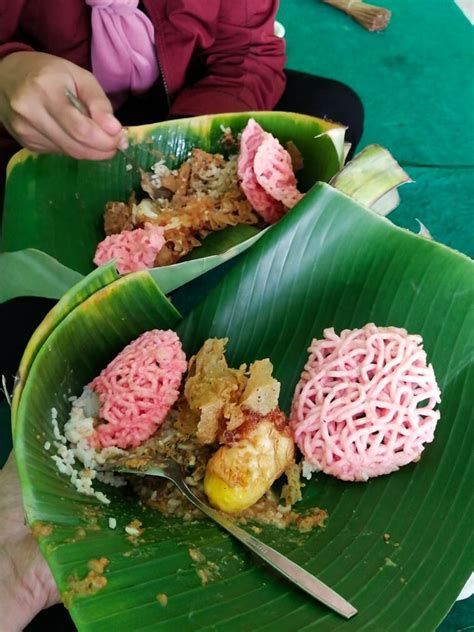 Pecel Pincuk Jenewa Sajian Kuliner Unik Khas Jember