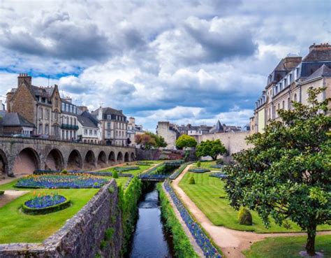 Lais Puzzle Chateau De L Hermine Ist Eine Alte Festung In Den