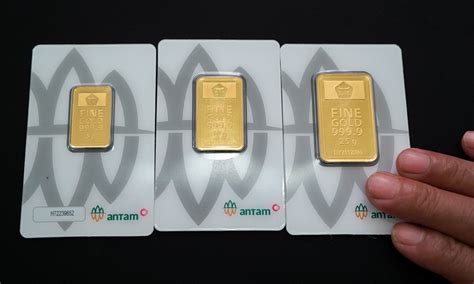 Hari Ini Harga Emas Antam Turun Rp Jadi Rp Juta Per Gram