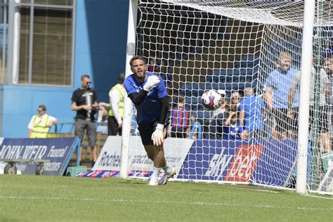 Gillingham Loan Goalkeeper Glenn Morris On Crawley Town G Pitches