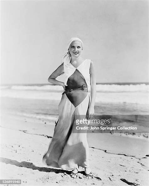 Hot Sexy Lilyan Chauvin Bikini Pics