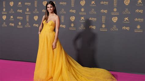 Vestido Amarillo El Look De Sara S Lamo Que Sorprendi En Los Premios