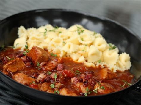 Bayrisches Schweinegulasch Mit Rahmhaube Von Delphifun Chefkoch