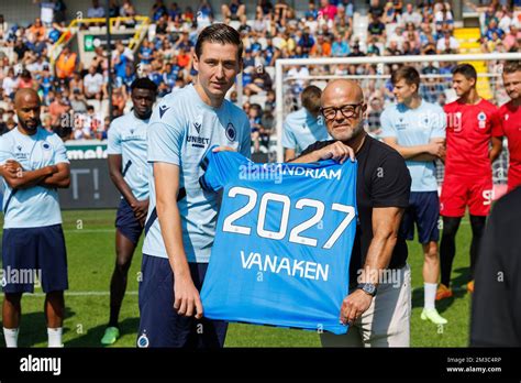 Hans Vanaken Y Bart Verhaeghe Presidente Del Club Durante La Jornada