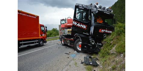 Hautes Alpes Choc frontal entre un poids lourd et une voiture Ça a