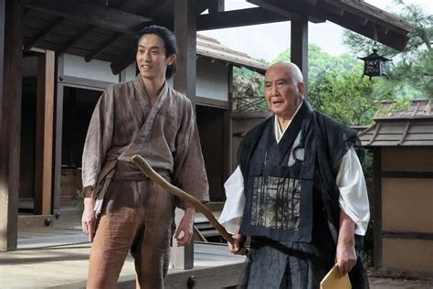 大河ドラマ「どうする家康」第2話。榊原康政（杉野遥亮・左）と登譽上人（里見浩太朗）（c）nhk ― スポニチ Sponichi Annex 芸能