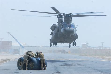 Army Grounds Entire Chinook Fleet Citing Engine Fires