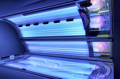 Naked Uk Woman Gets Trapped In Tanning Bed