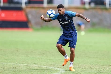 André vive seca de gols e ganha atenção especial no Grêmio