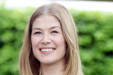 Rosamund Pike to play war reporter Marie Colvin in new film - UPI.com