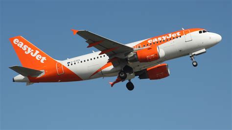 Police Swoop On Plane After Easyjet Passenger Causes Major Disturbance