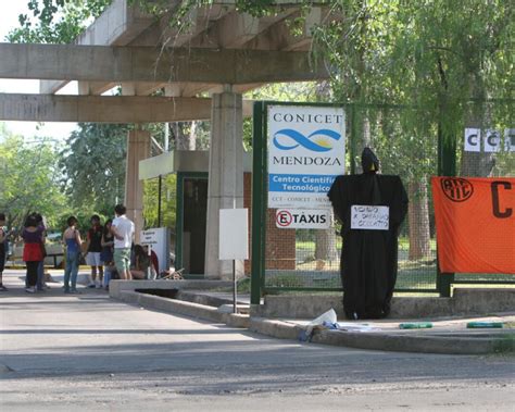 Cient Ficos Tomaron El Conicet En Mendoza En Protesta Por El Recorte