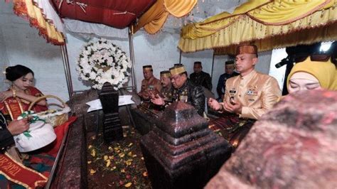 Andi Fahsar M Padjalangi Ziarahi Makam Raja Bone Di Gowa Jelang HJB Ke