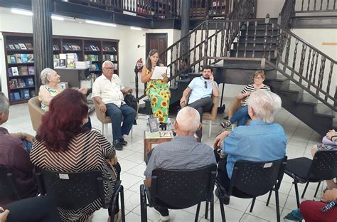 Instituto Cubano Del Libro Caudal De Aportes A La Cultura Fotos Radio Reloj Emisora Cubana