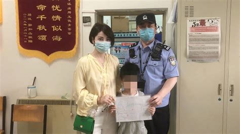 小朋友攒了几年的奥特曼卡片盒丢失，又担心报警浪费警力，民警立即出警：让孩子知道有困难就该找警察凤凰网视频凤凰网