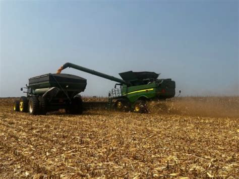 Iowa farmer begins 2024 corn harvest - Brownfield Ag News