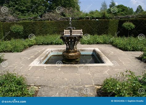 Bronze Sculptured Fountain At Hever Castle Garden In England Stock