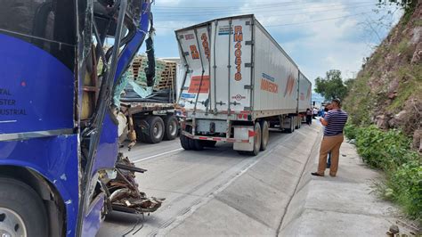 Autobús contra tráiler deja jornaleros y migrantes lesionados en la