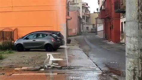 Perdita Di Acqua In Via Borrace A Reggio Calabria Le Immagini Video