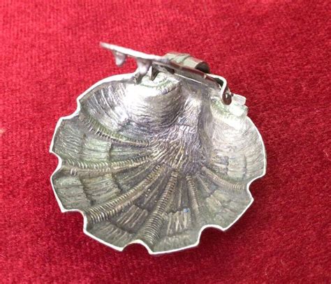 Vintage Jewellery Beautifully Detailed Art Deco Sea Shell Design Dress