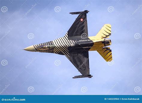 Turk Air Aerobatics Show Solo Dans Teknofest Istanbul Image Stock