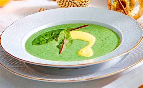 Mangoldsuppe Mit Safranobers Und Rotem Mangold Rezept Gusto At