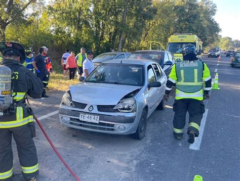 Colisión múltiple de tres vehículos dejó cuatro lesionados camino a