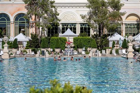 Bellagio Pool: Hours, Cabana, Map & Drink Menu In 2023