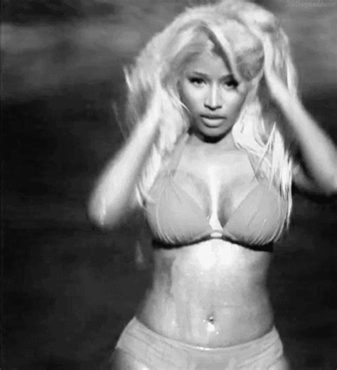 Nicki Minaj Hot  Starships