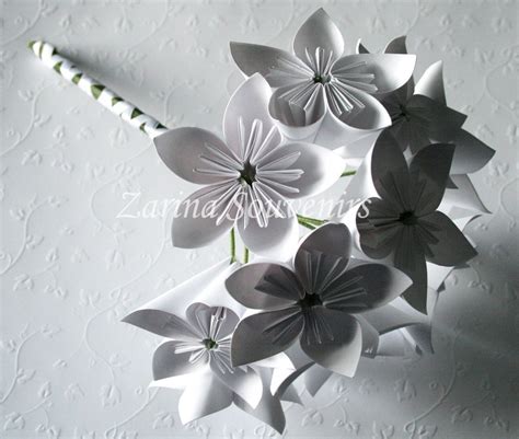 Zarina Ideas & Souvenirs: Flores de papel