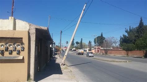 Denuncian Vecinos De La Colonia Cerro Grande Poste A Punto De Caer