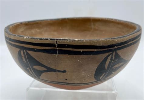 Santo Domingo Kewa Utilitarian Food Bowl With Rich Patina C 1940 Lyn