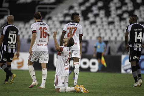 Flamengo Vence O Botafogo E Segue Na Briga Pela Ponta Do Brasileir O