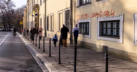 Nie żyje 47 latek który podpalił się pod oknem papieskim w Krakowie