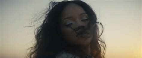 rihanna   elegant beauty  lift    video gma
